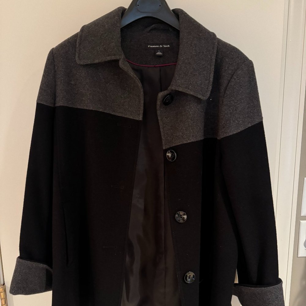 women's Preston and York jacket. Size Large. Black and Gray